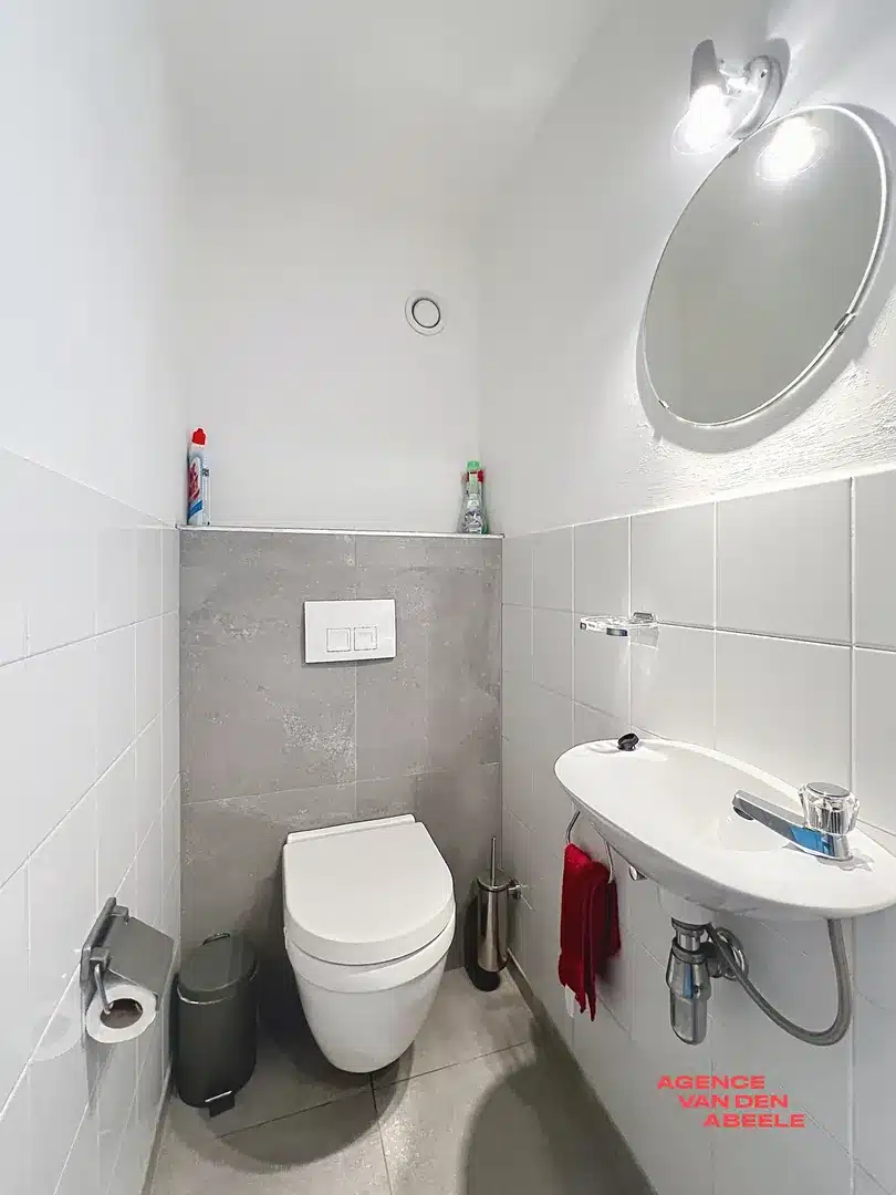 image-1790726587
